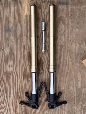 34420301a Ducati 34520301a Multistrada Fork Legs 1200 W/ Axle 2010 - 2014