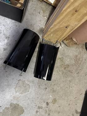 42618 Harley-davidson 14-23 Oem Touring Lower Leg Fork Cans Gloss Black Cowbells Used