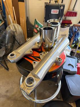45400356 Harley-davidson 45400355/45400356 Oem Front Fork Lower Sliders And Cowbells #45400355/4540356