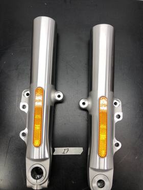 45500090 Harley-davidson 4540089/45500090 Genuine Tri Glide Lower Fork Legs Sliders4540089