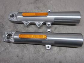 45500-388 Harley-davidson 45500-389 Flhc Fldr Lower Fork Legs 45500389 Nice Shape Used #3489