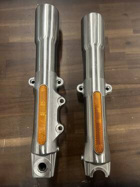 45915-07a Harley-davidson 45916-07a/45915-07a #11 Showa Oem 07-17 Softail Front Lower Fork Legs No Axle Clamp