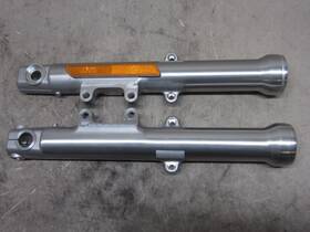46079-04 Harley-davidson Ft00- Dyna Xl Lower Fork Legs Dual Disc 39mm Nice Shape Used #3371