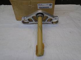 46752-01a Harley-davidson 46752-01 Vrsc B V Rod Lower Bottom Triple Tree Fork Stem Clamp
