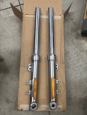 46757-01 Harley-davidson 46756-01 Oem 49mm Front Fork Legs Tubes Lower Pair 46757-01 Harley-davidson 46756-01 Oem 49mm Front Fork Legs Tubes Lower Pair