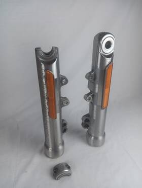 46756-07a Harley-davidson Genuine Vrsc Lh/rh Lower Fork Sliders 46757-07