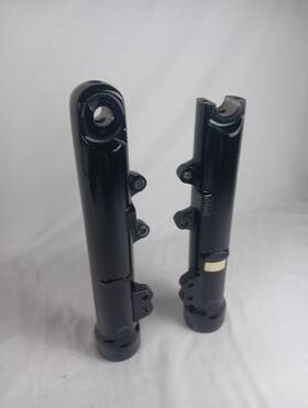 46763-07 Harley Davidson 46762-07 Vrsc Gloss Black Rh/lh Front Fork Sliders