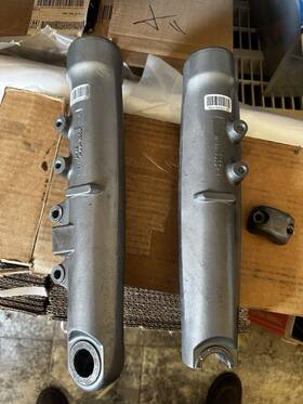 46951-08 Harley Davidson 2008 -11 Softail Rocker Fork Legs Sliders Oem Used