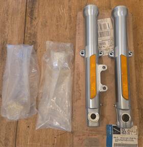 45948-00 Harley-davidson G590l Nos Oem 39mm Sportster Dyna Lower Fork Sliders 45947-00 In Box