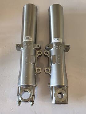 G5b3-10-r Harley-davidson G5b3-10-l Sa-16 Showa Lower Fork Left And Right Sa-13