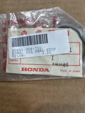 90601-gc4-731 Honda New Genuine Ring Oil Seal Stop