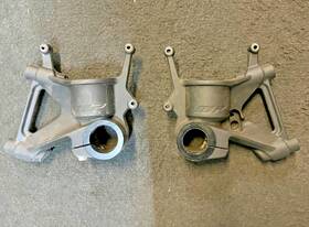 4860-9060-l Ktm 2018 1190 Adventure Left And Right Axle Clamps - 4860-9060 4860-9061 4860-9060-l Ktm 2018 1190 Adventure Left And Right Axle Clamps - 4860-9060 4860-9061