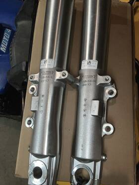 G5b310lg5b310r Showa G5b3-10 Lower Forks For Harley Davison 2000-13 Touring Bikes