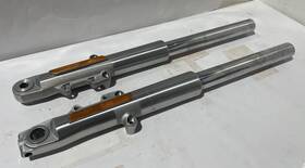 G5j3-00-r Showa Oem Harley Davidson Set Of Upper And Lower Forks For Ft14 - Ft23 Touring Models