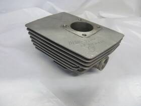 12120-33000 Suzuki 1972-1973 Gt380 Nos Left Cylinder
