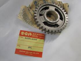 24320-31000 Suzuki Gt550 Gt750 Re5 Gear 2nd Driven Nos Genuine P/n