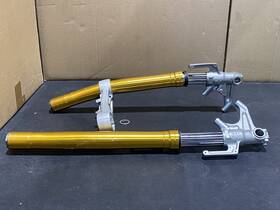 T2041608 Triumph T2041607 Thruxton 1200 R Showa Left And Right Fork Legs Bent
