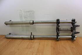 1w6-23101-00-00 Yamaha 1977 It250 Front Forks With Clamps