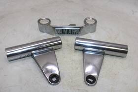 3j2-23131-00-93 Yamaha 1980 Xs850 Oem Front Fork Covers Brackets