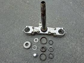 4xy-23340-01 Yamaha 2005 Royal Star Venture. Used Oem Front Fork Lower Triple Tree-under