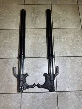 Beb-23102-00 Yamaha Oem Yzf R7 Black Pair Of Front Fork Legs 2022/2025 Left And Right Forks Beb-23102-00 Yamaha Oem Yzf R7 Black Pair Of Front Fork Legs 2022/2025 Left And Right Forks