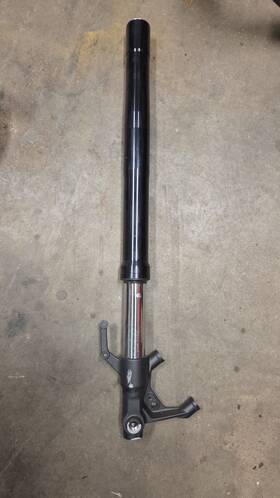 Blw-23102-00-00 Yamaha 2025 Mt07 Left Front Fork Scratched